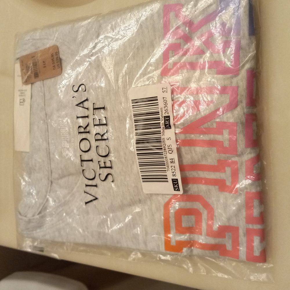 NWT'S PINK VS TEE - Picture 1 of 5